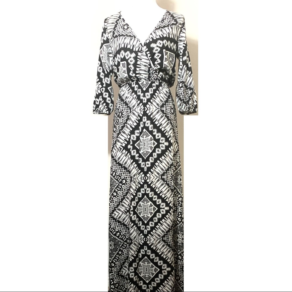 NEW Size XS $88 Express Black White Geometric Print Mock Wrap V-neck Maxi Dress